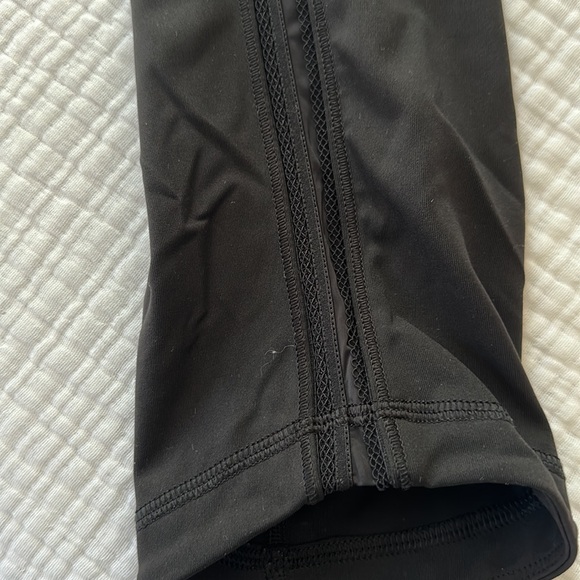 Black Lululemon leggings - Picture 4 of 4